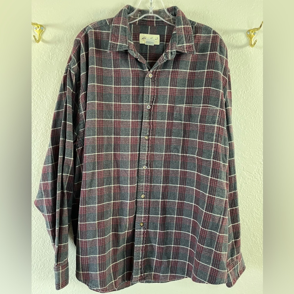 Eddie Bauer Men’s XL 100% Cotton Plaid Flannel Shirt Gray Burgundy Button Up